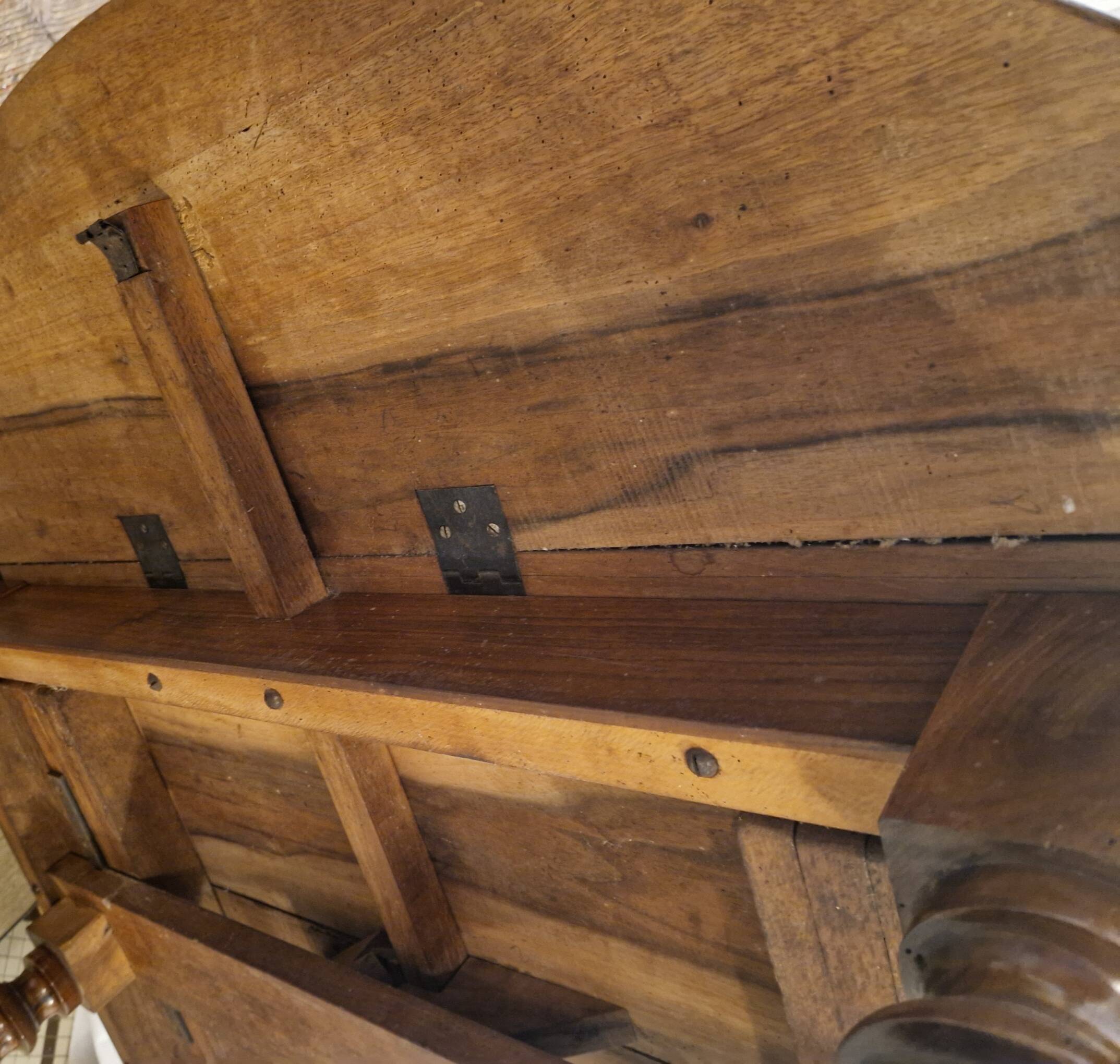 Table de salle à manger en noyer – Époque Restauration / Charles X – XIXe