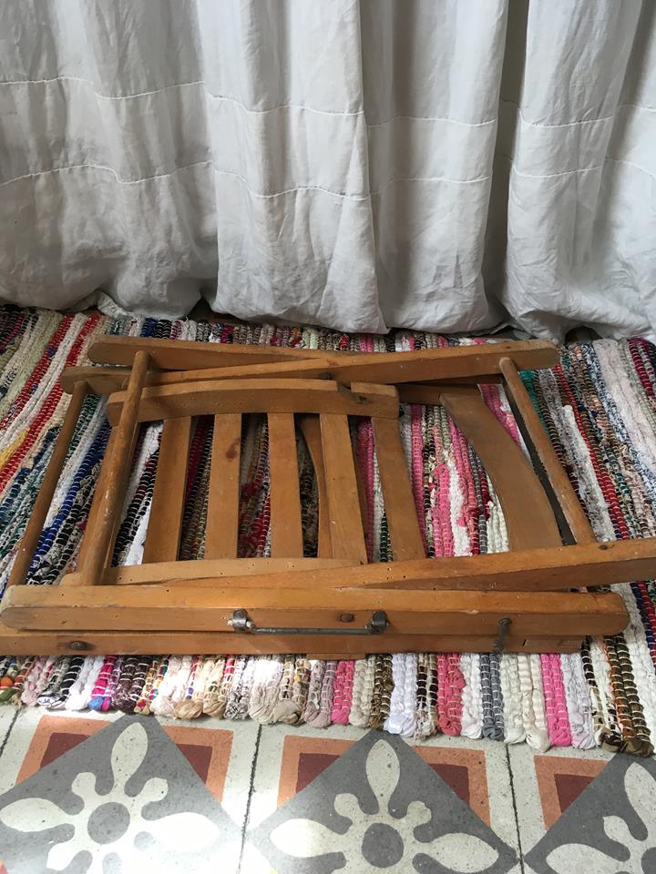 Foldable wooden chair for children