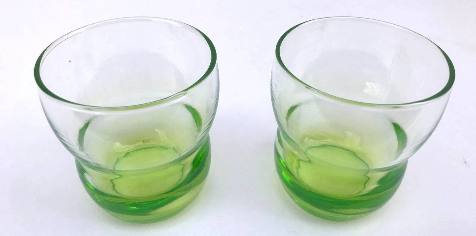 2 verres anciens  Verre coloré transparent