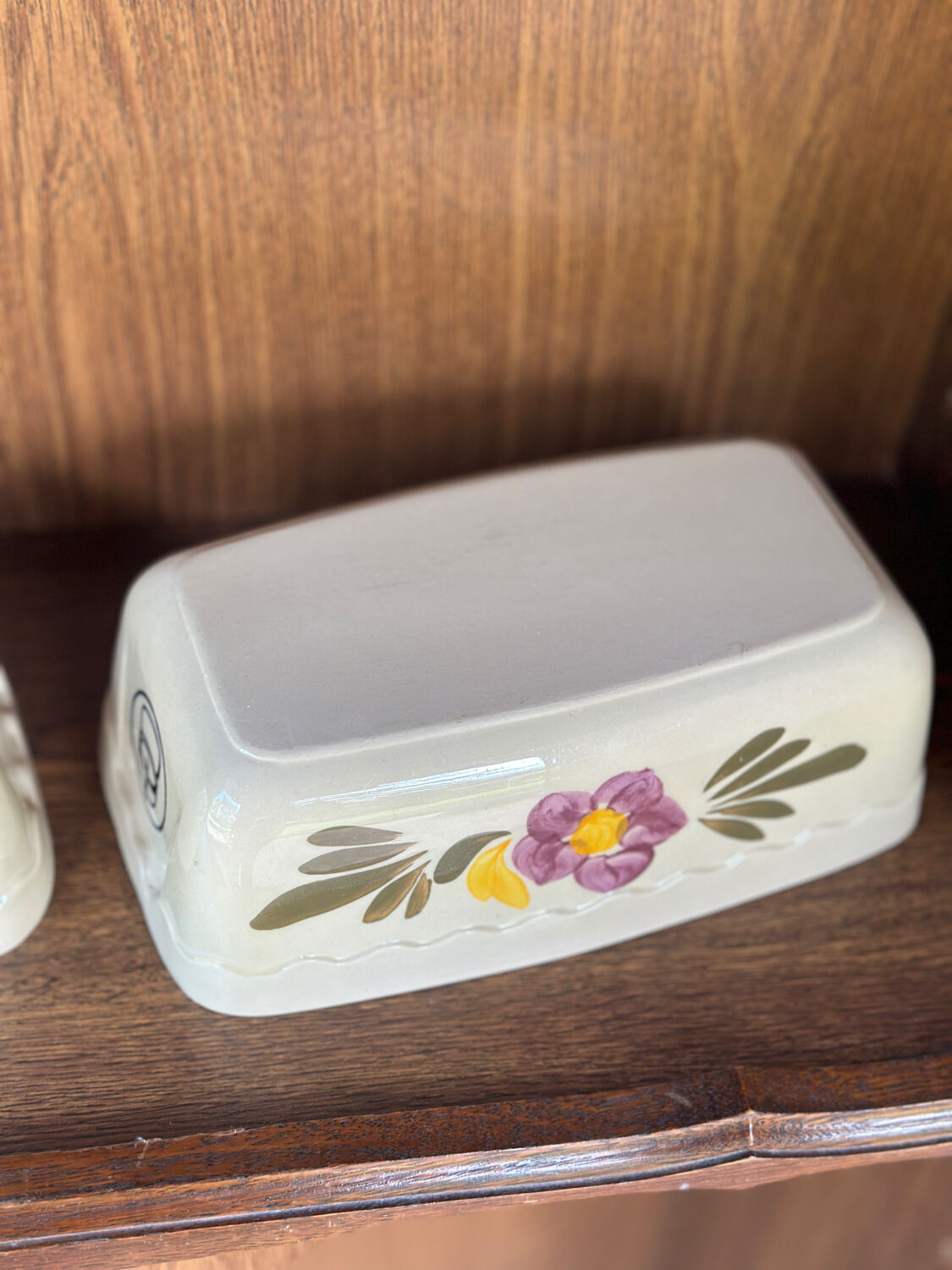Lot 2 cake dishes