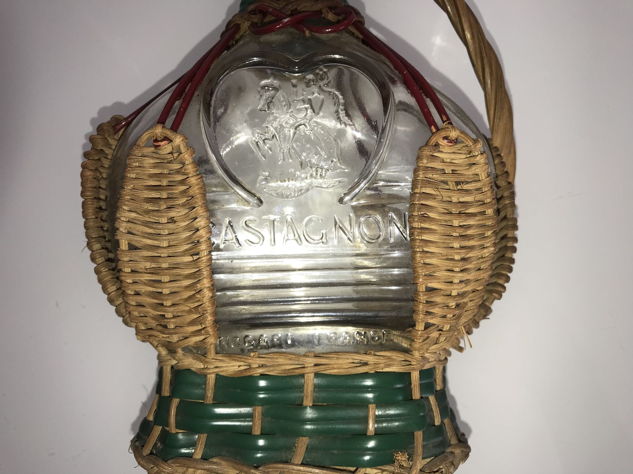Carafe en verre Castagnon recouverte d'osier avec boite à musique