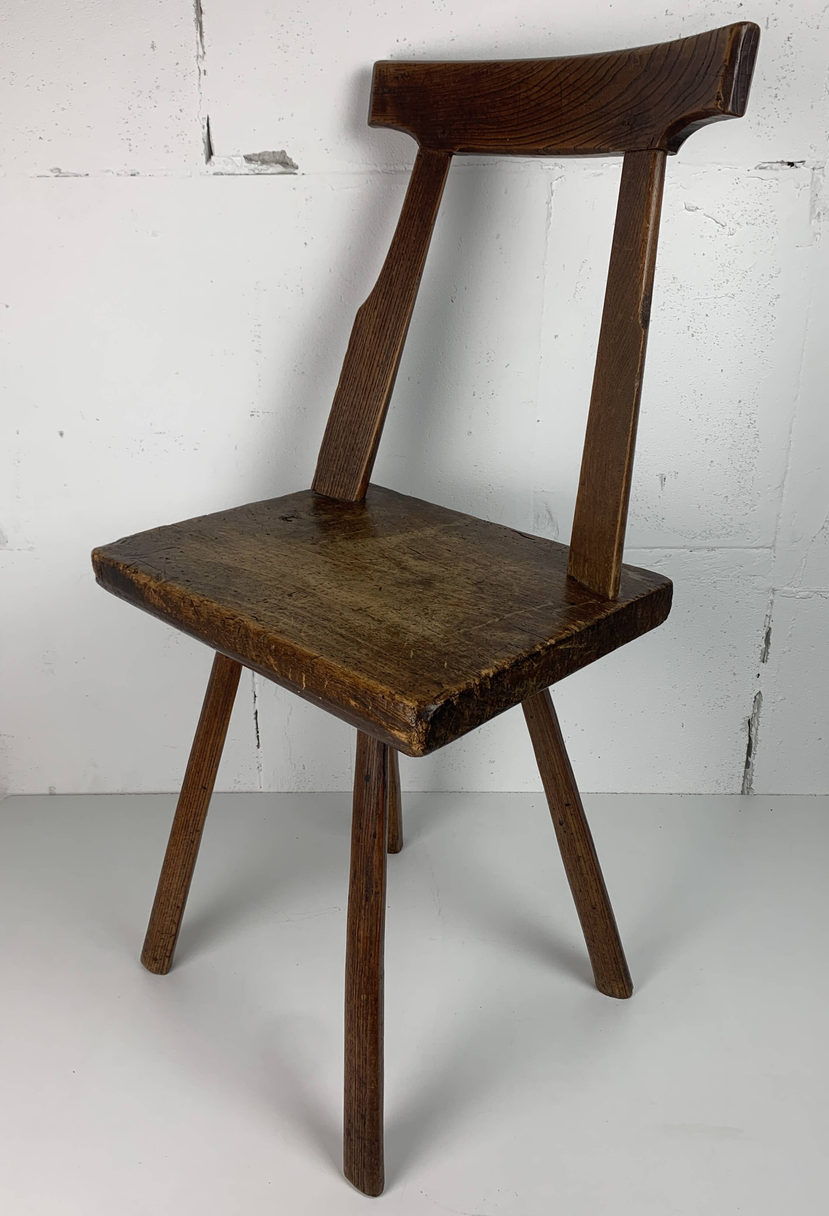 Chaise d'appoint brutaliste artisanale antique fabriquée à la main, style ferme néerlandais