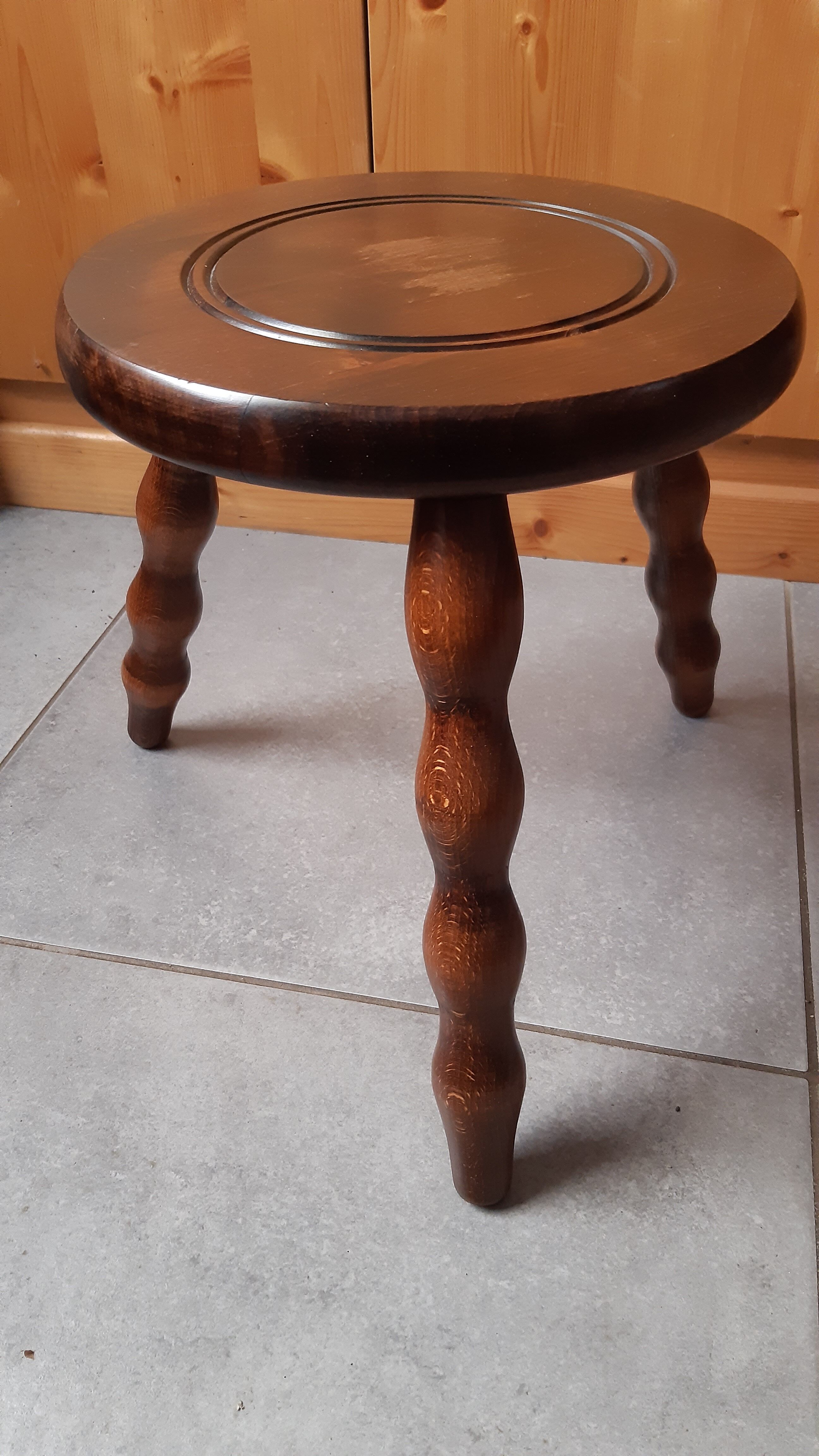 Tabouret tripode