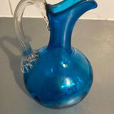 Carafe en verre bleu