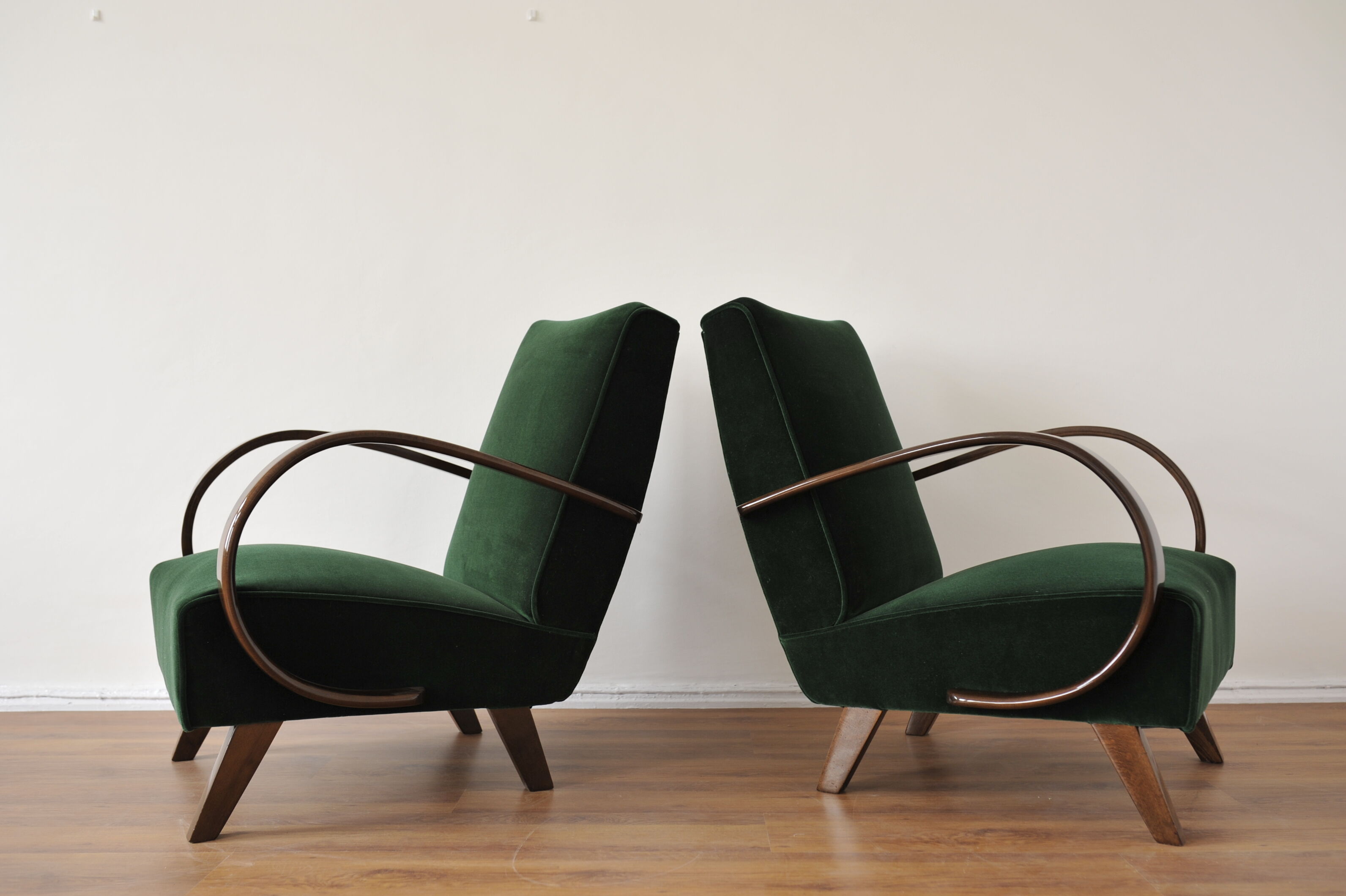 Armchairs Halabala H-227 restored, UP Závody, 1940