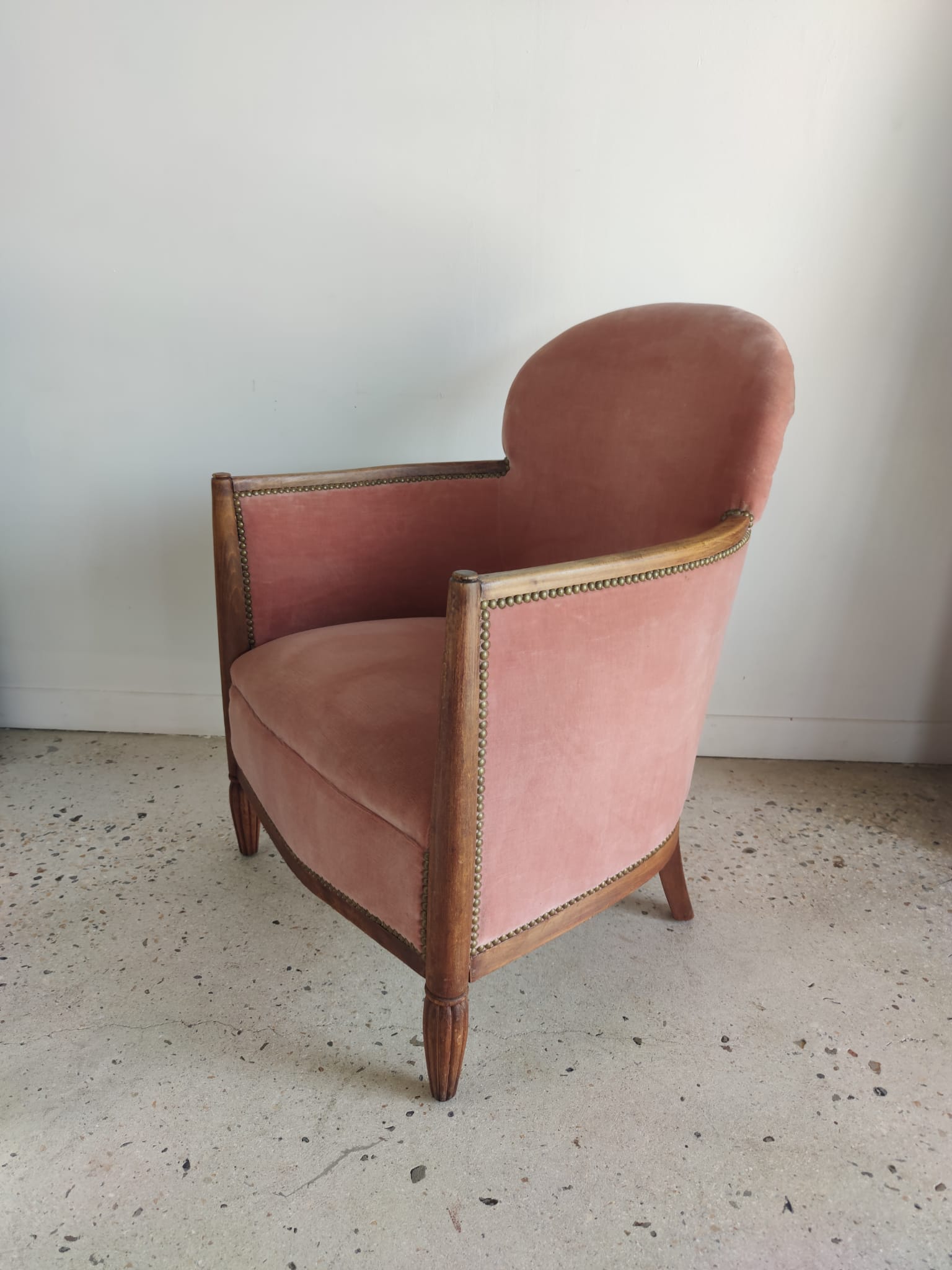 Armchair art deco pink velvet trim