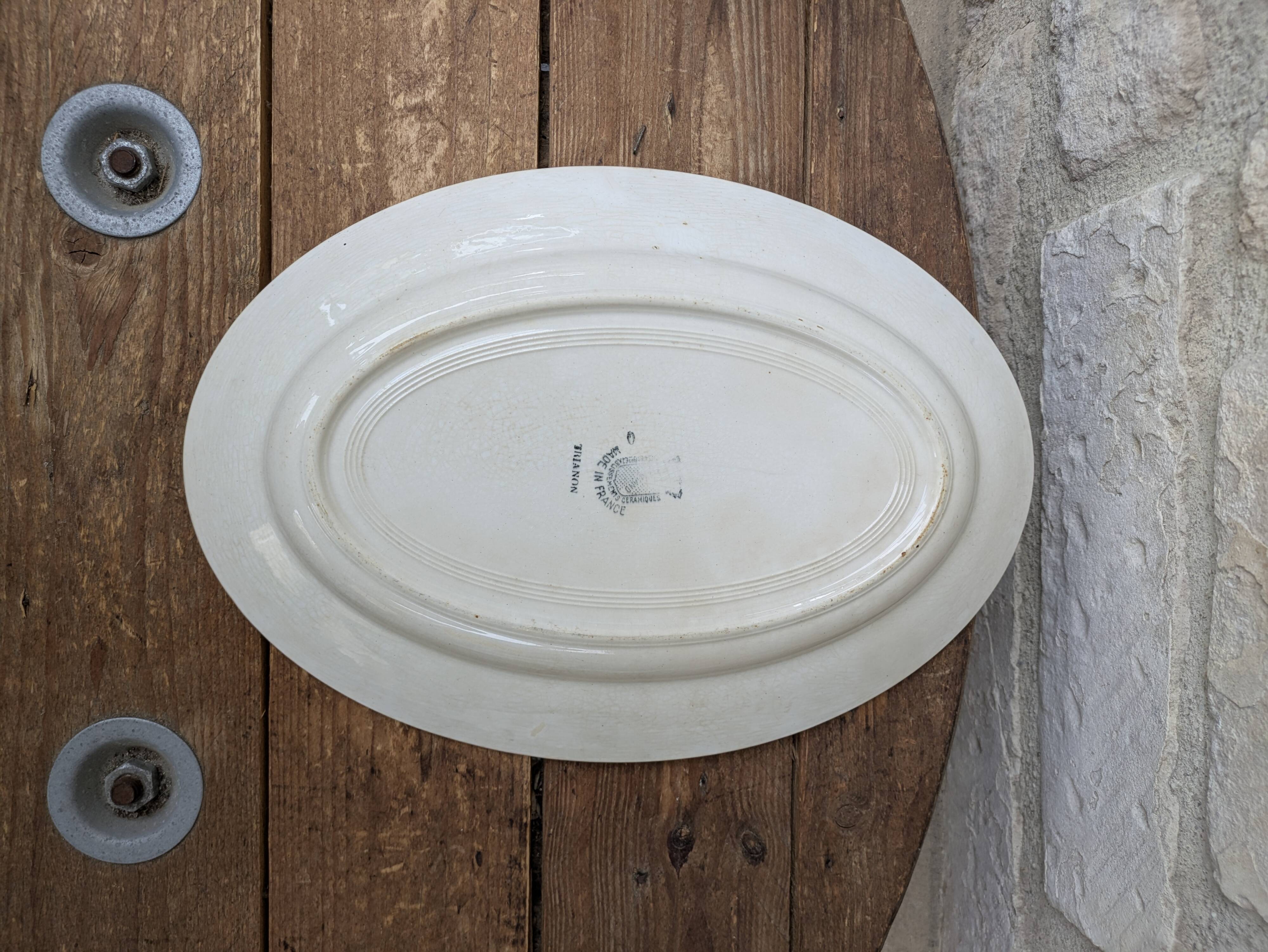 Plat de service Saint Amand modèle Trianon Terre de Fer contour géométrique