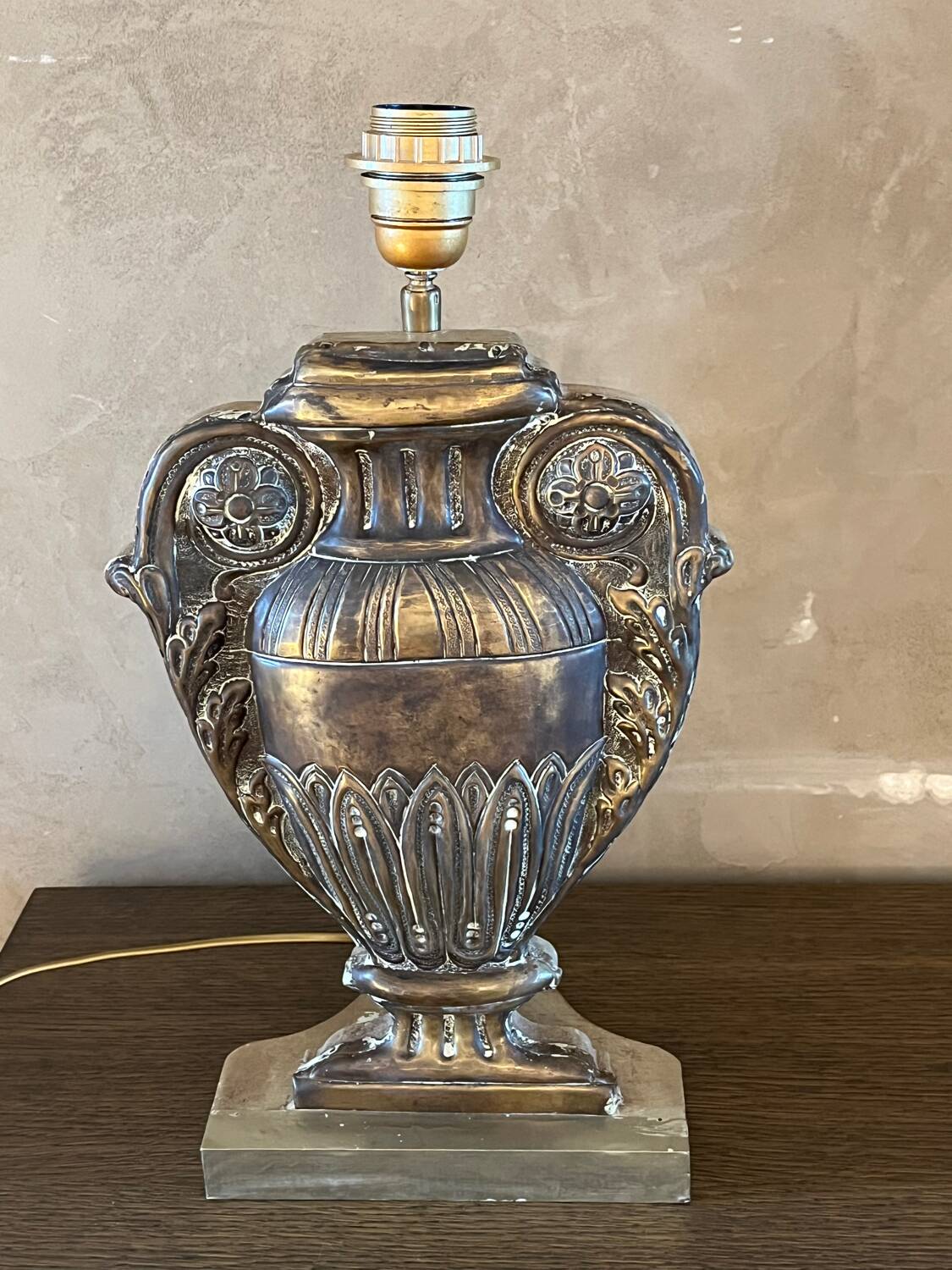 Gold table lamp amphora