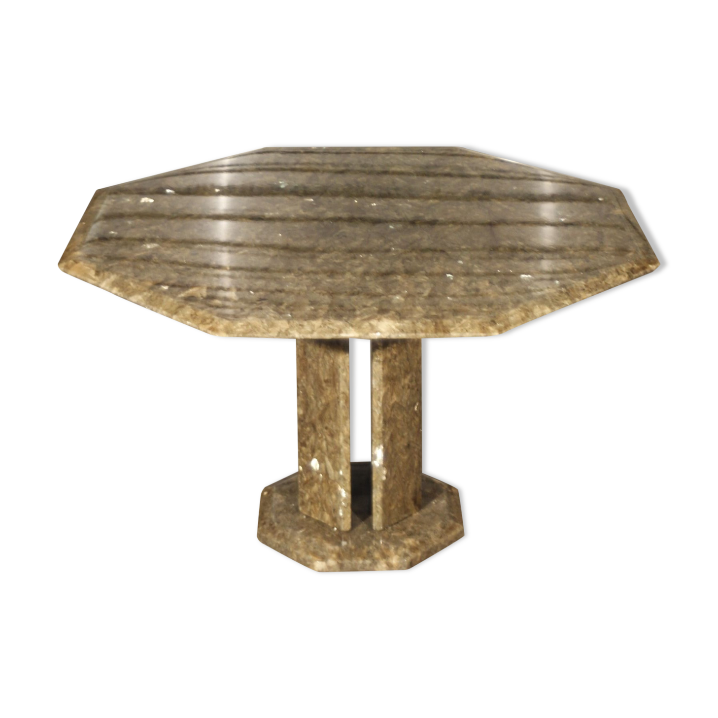 Octagonal post-modernist lounge table in marble beaded massive green quartz, Italy 1970s