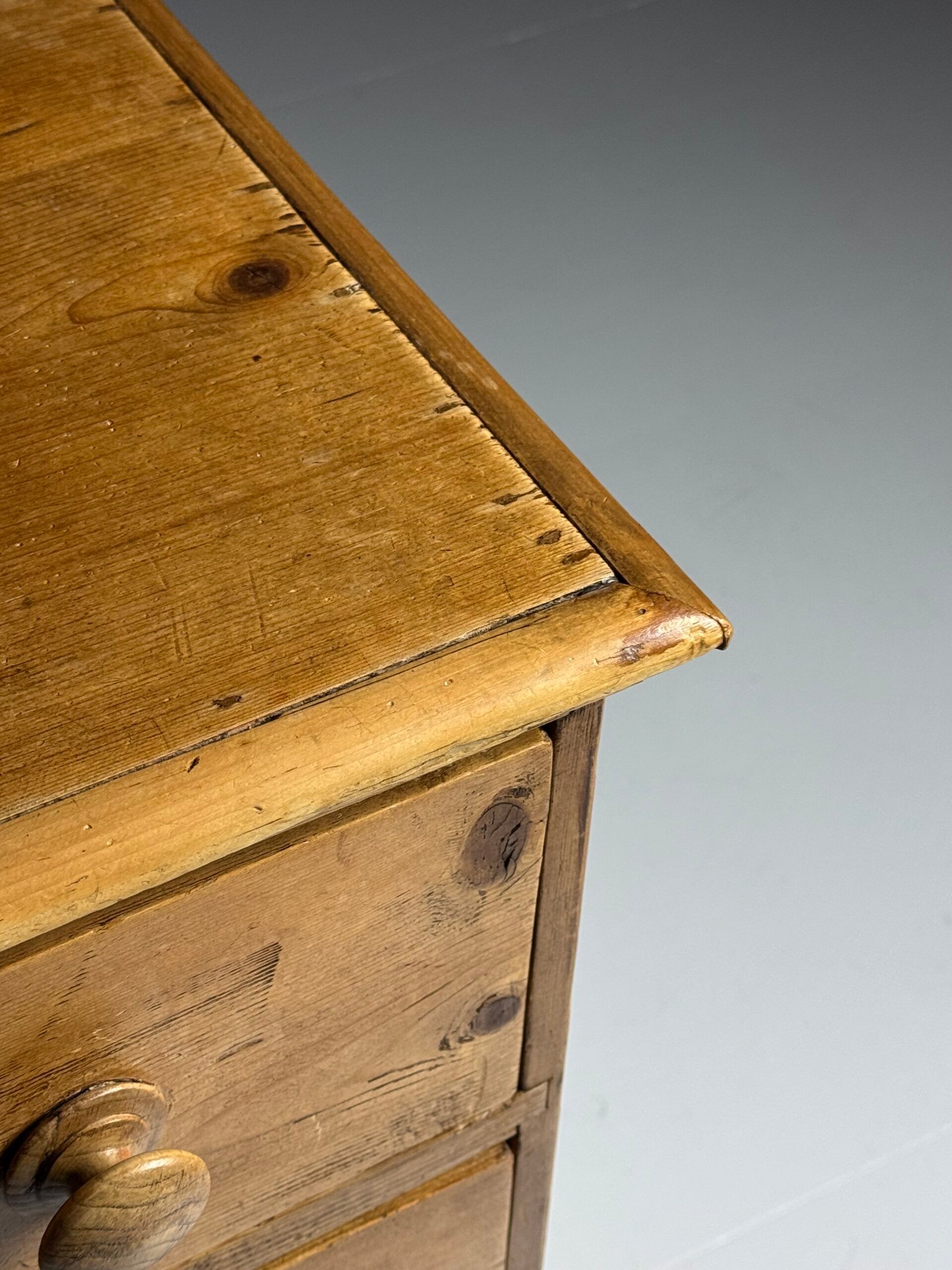Commode anglaise du 19ème siècle