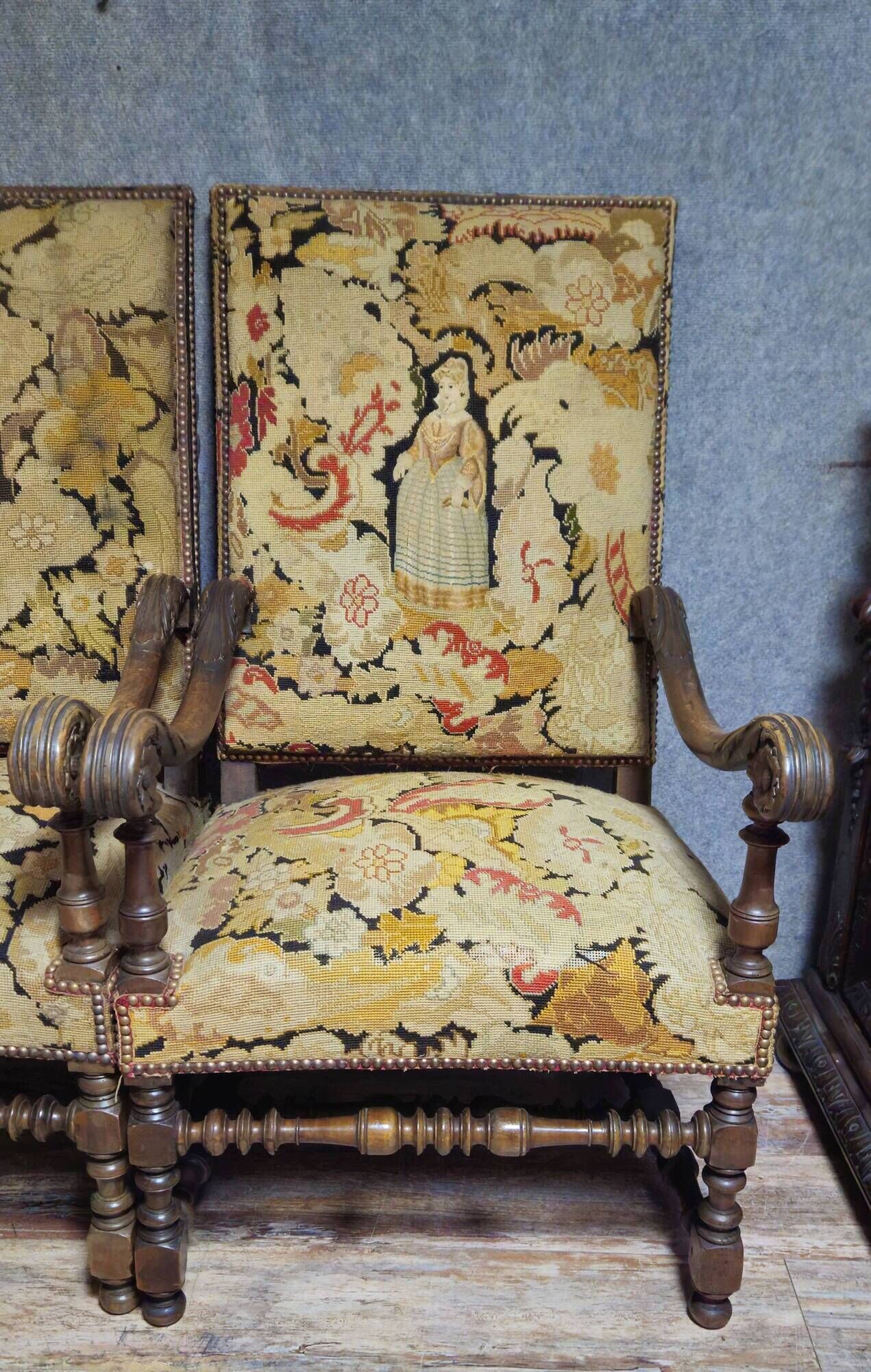 Pair of antique carved wooden armchairs – Figurative upholstery