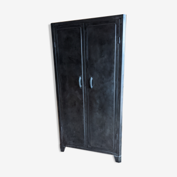 Armoire en metal