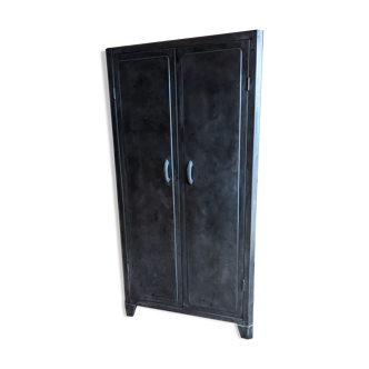Metal cabinet