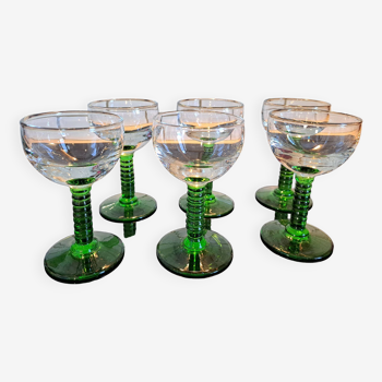 6 white wine glasses