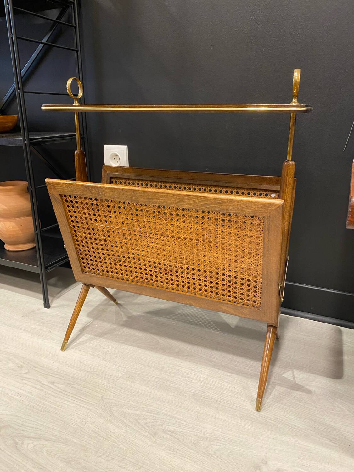 Italian magazine rack 1960/1970