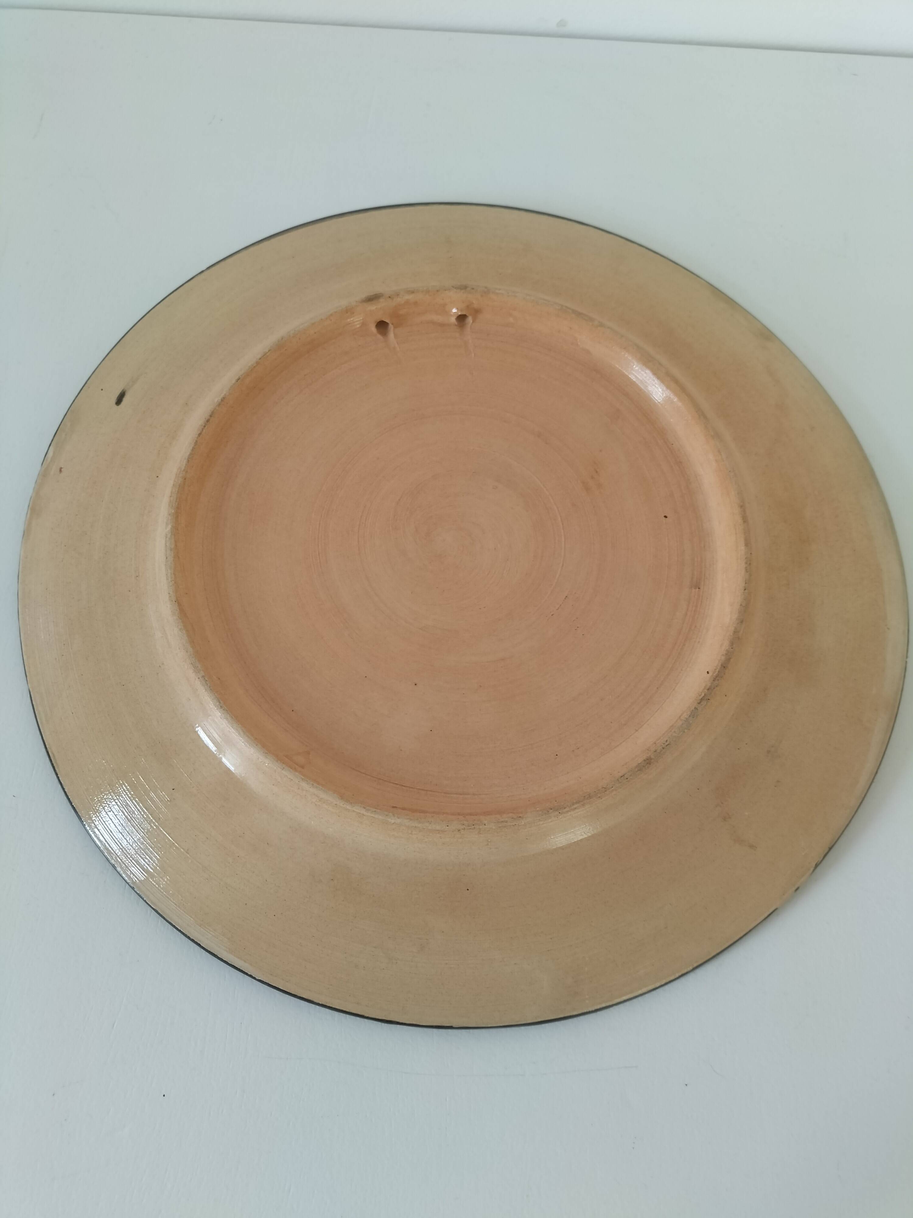 Decorated ceramic plate