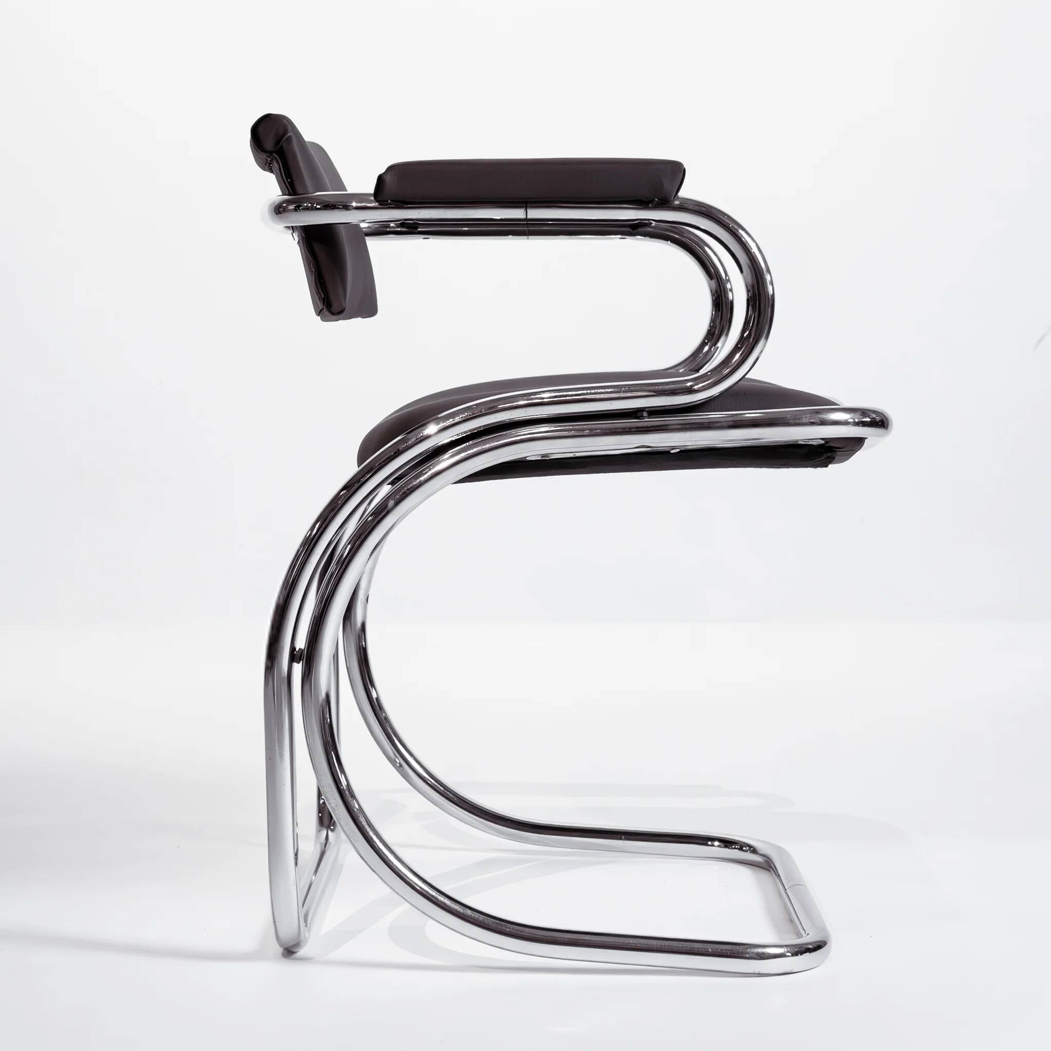 Vintage Italian cantilever chair in chrome tubular metal, 1970s.