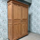 Grande armoire parisienne rénovée 