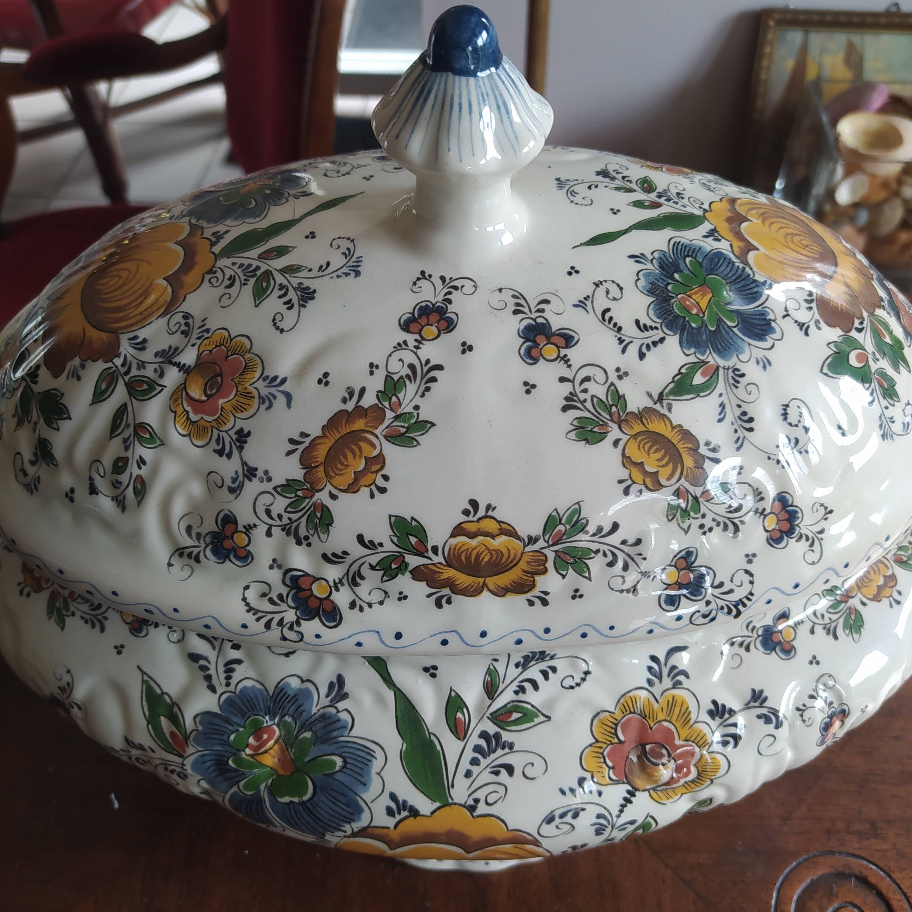 Soupière en faience Hubert Bequet signée