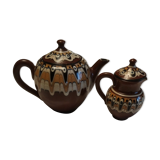 Combination of a teapot and a milk pot