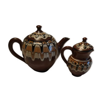 Combination of a teapot and a milk pot