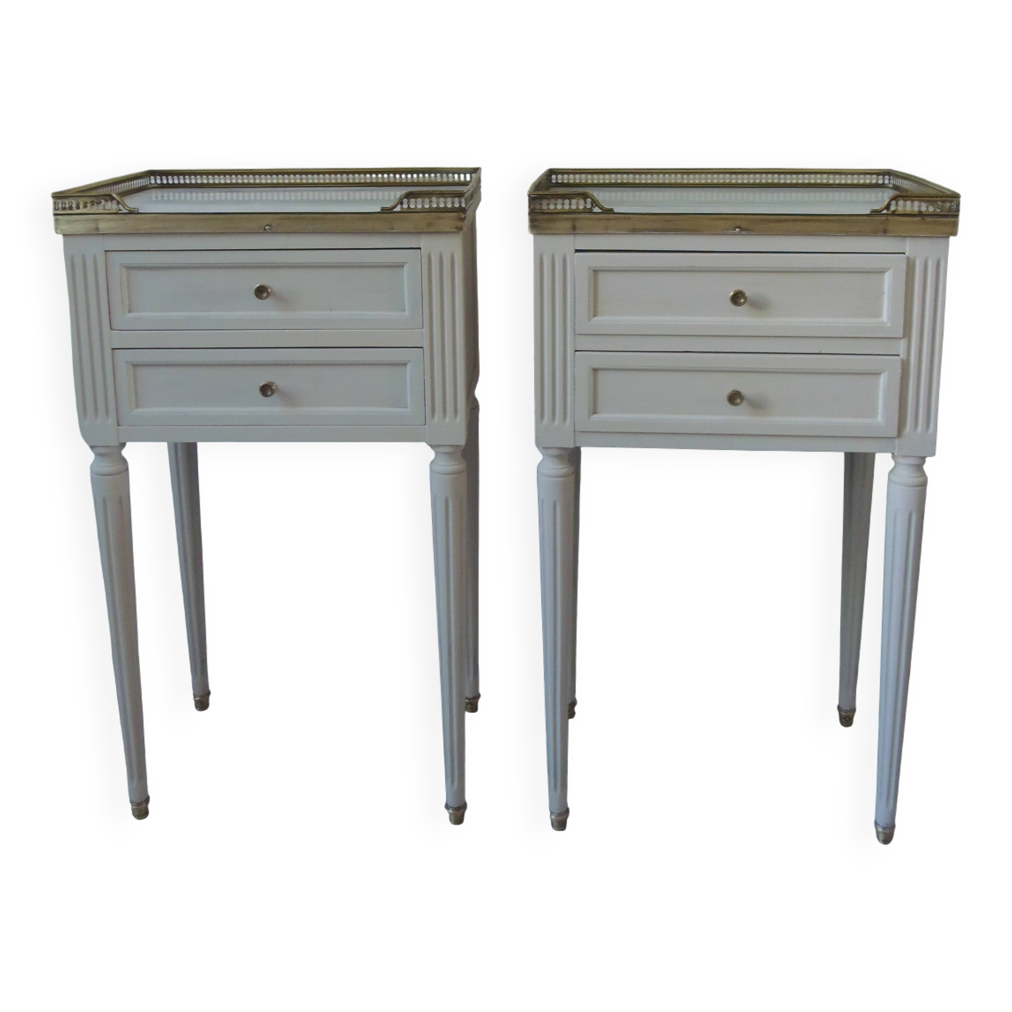 Pair of beautifully crafted bedside tables, end tables, pearl gray.