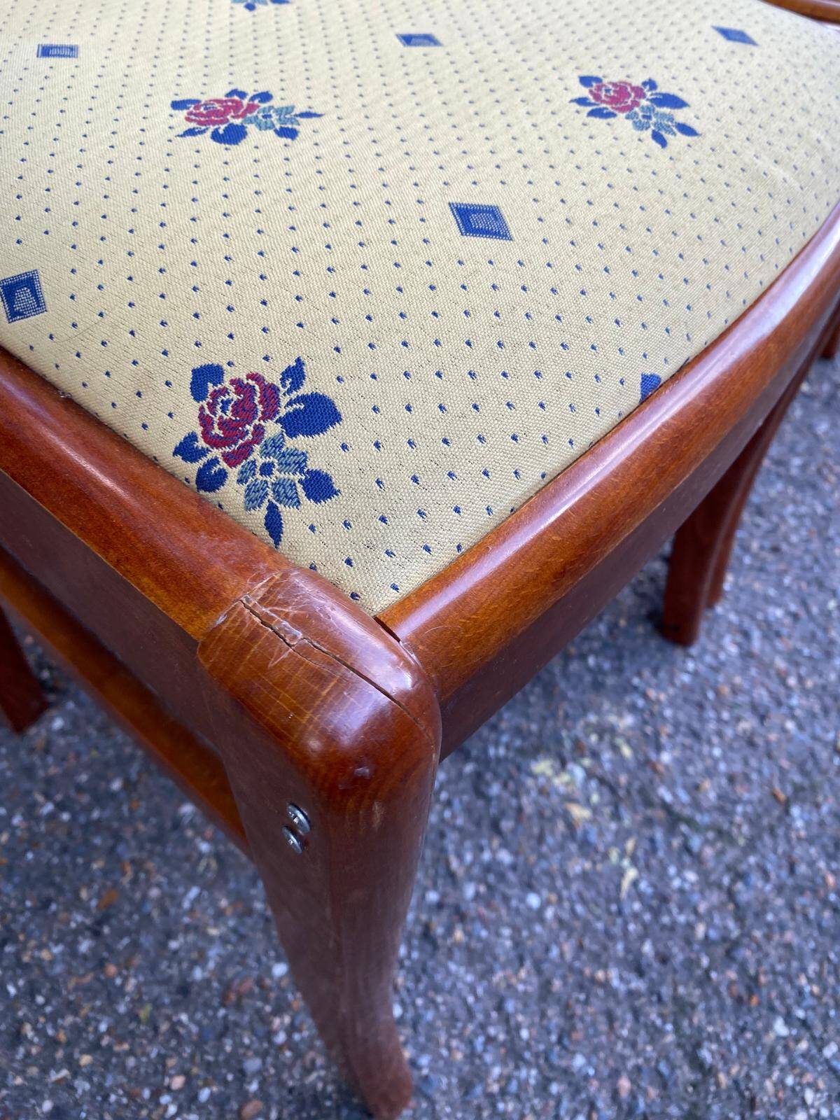 4 chaises en bois massif et tissu jaune fleurs Louis Philippe
