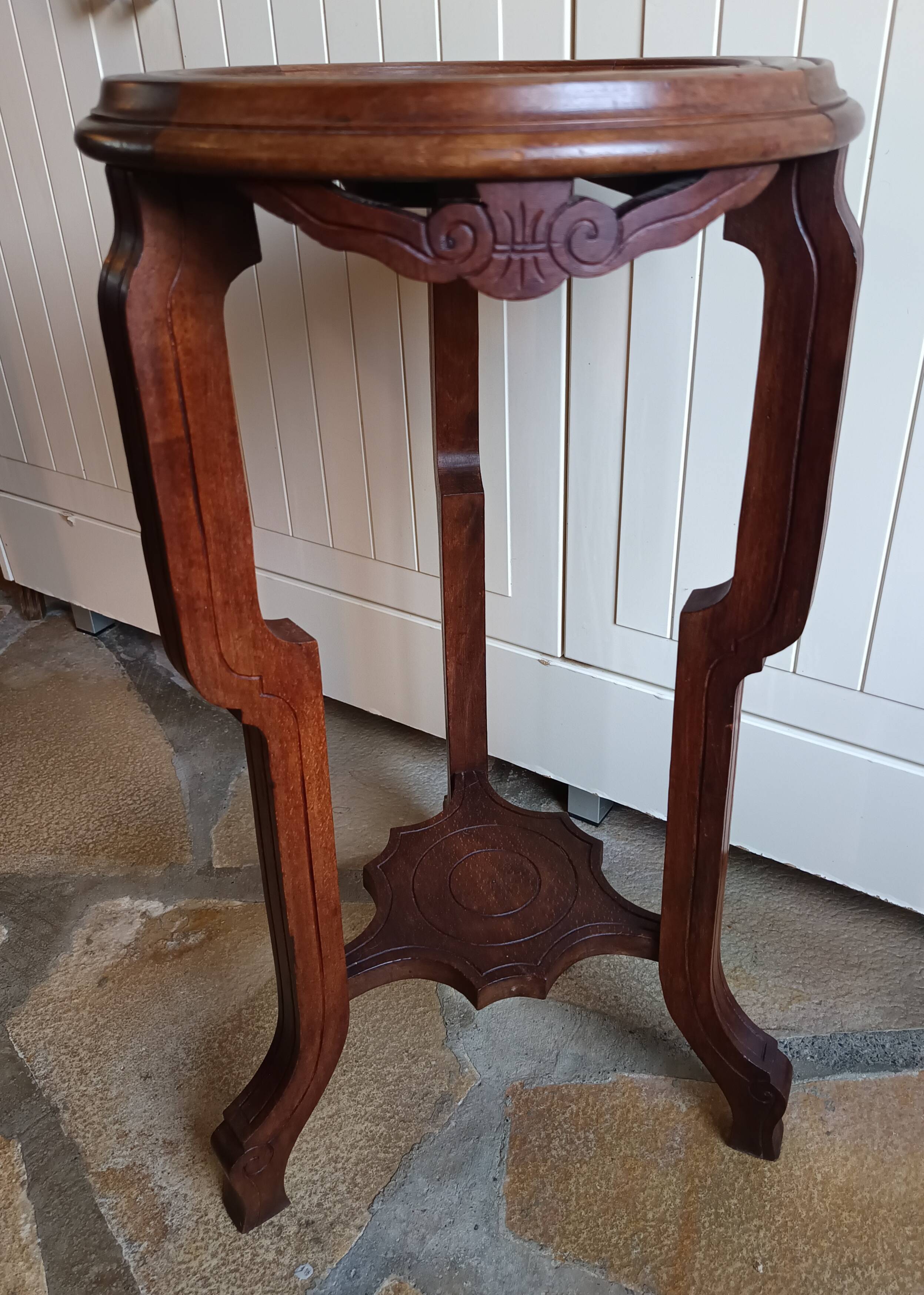 Guéridon ancien en bois massif avec plateau en marbre