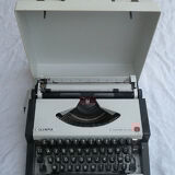 Typewriter olympia traveller de luxe