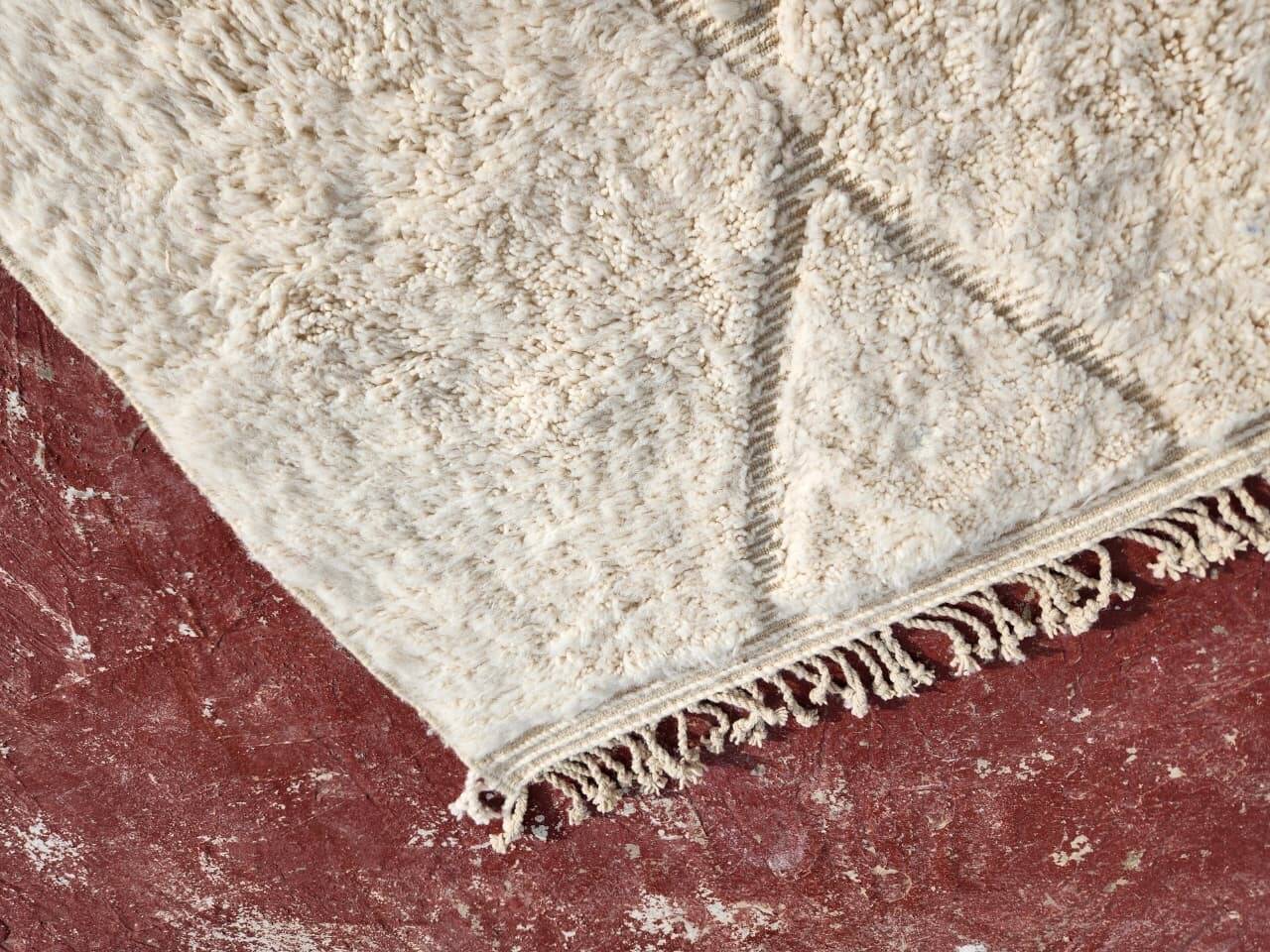 Beni Ouarain Berber rug in cream 300x200 cm – natural wool – handmade