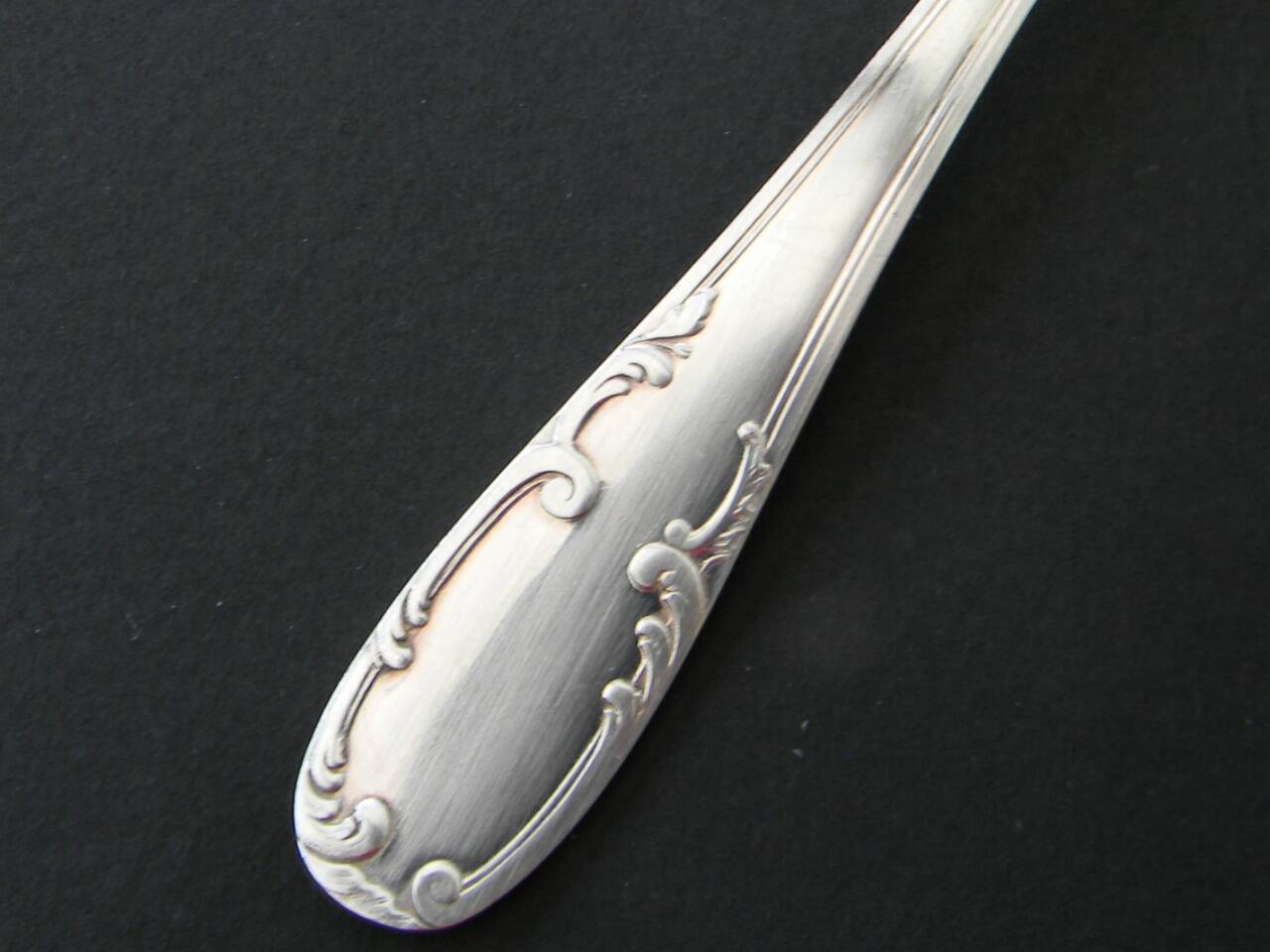 12 cake forks and a silver metal server.