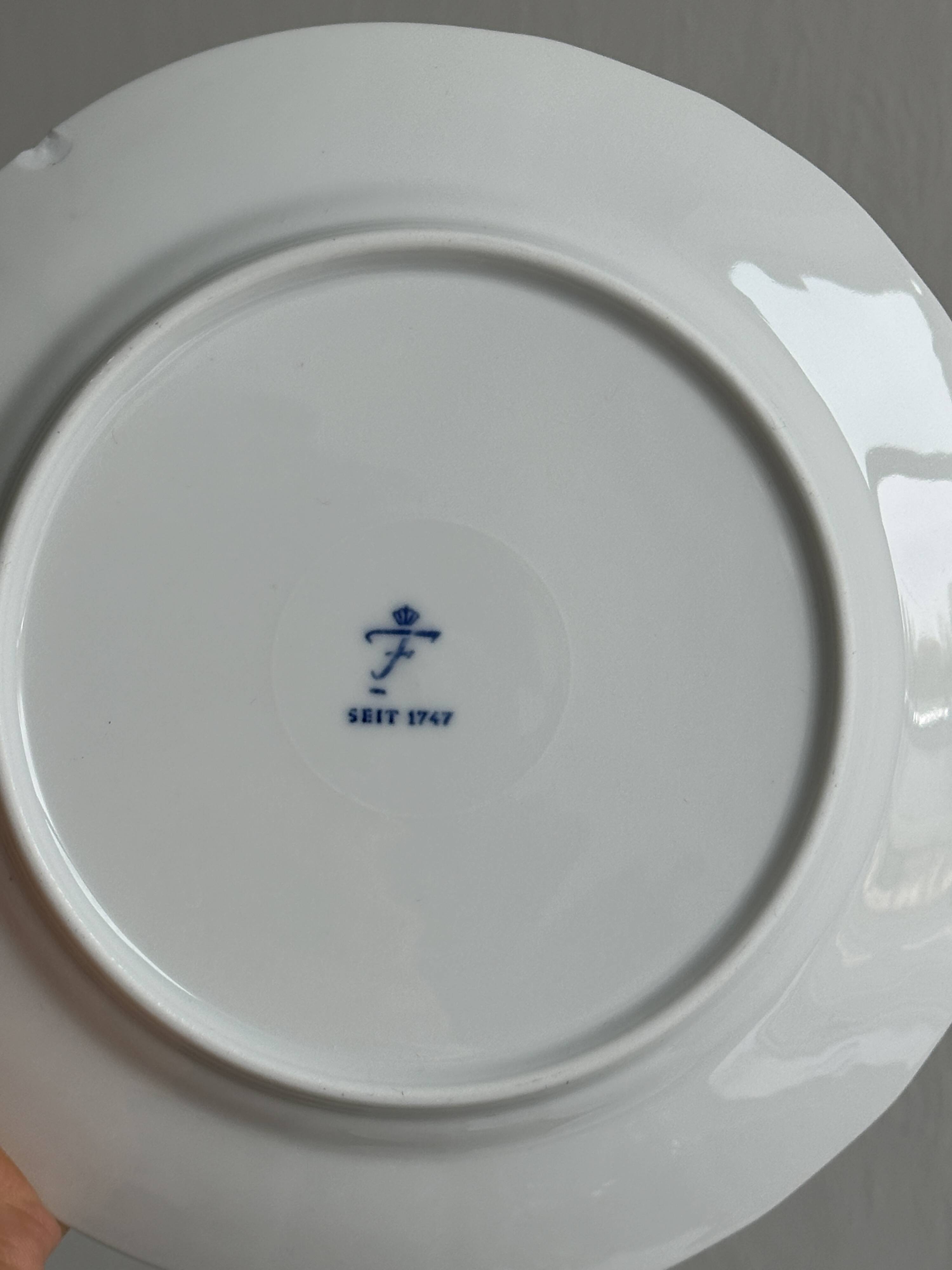 6 assiettes plates en porcelaine blanche
