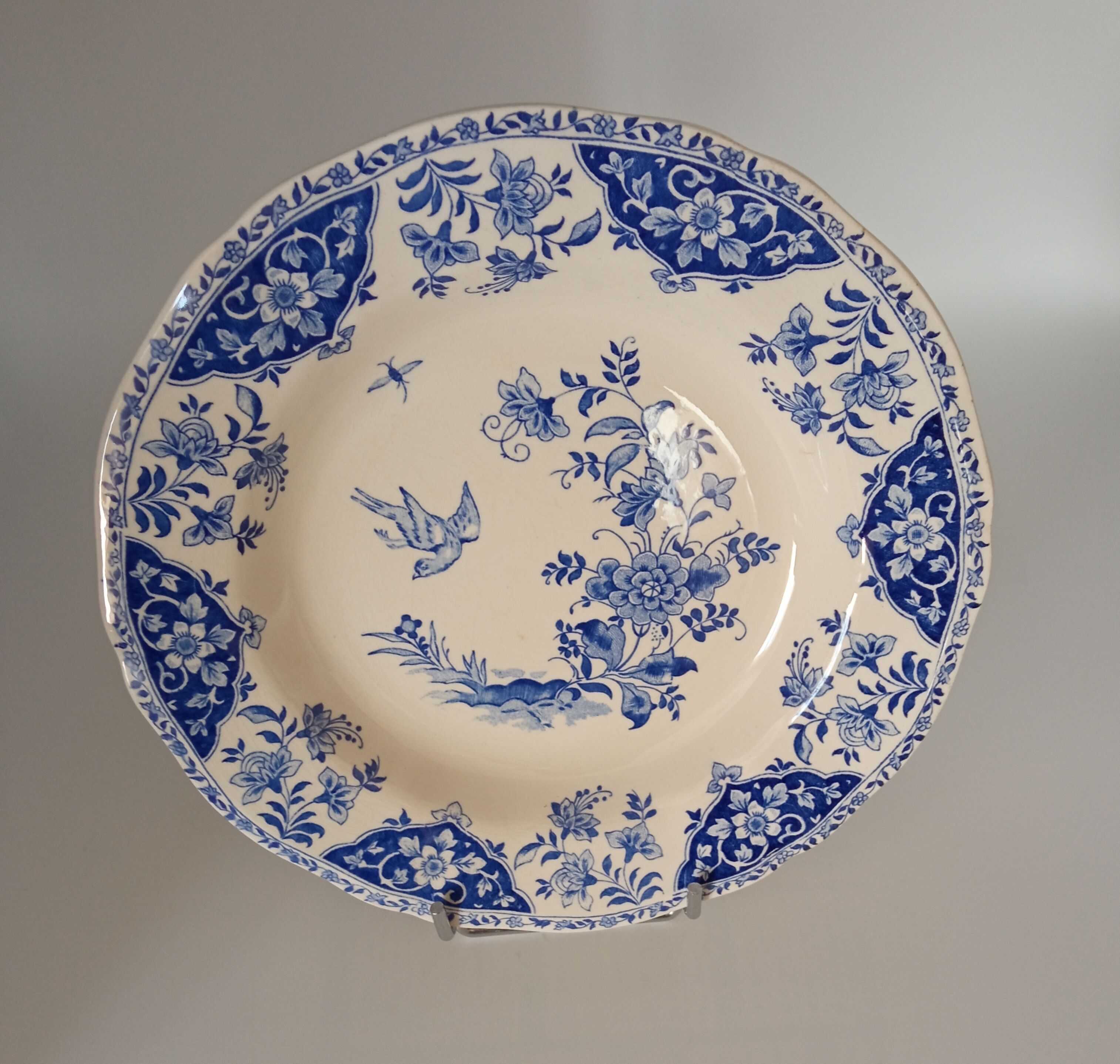 Six hollow plates in Gien's faience