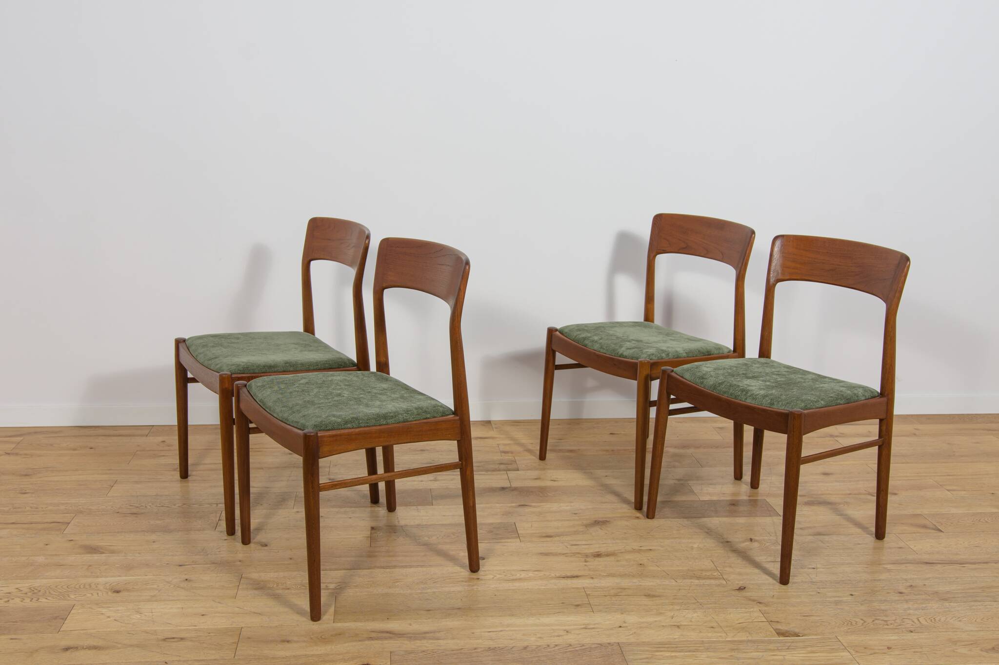 Mid-Century Teak Model 26 Dining Chairs by Henry Kjærnulf for Korup Stolefabrik, Denmark, 1960s, Set of 4