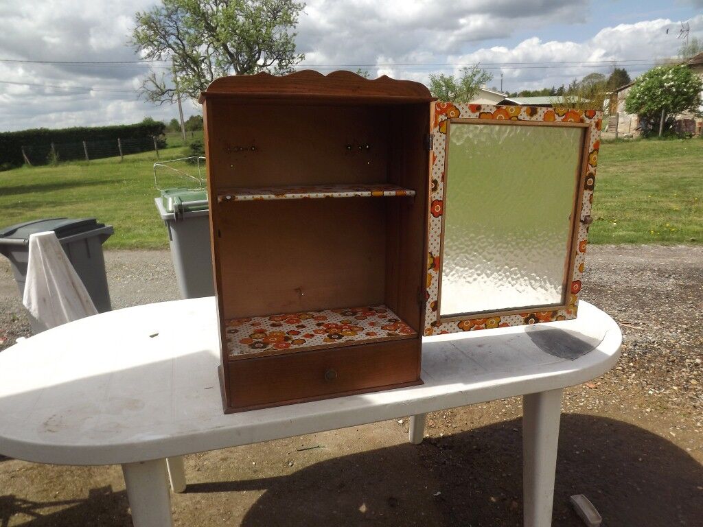 Petite armoire bois