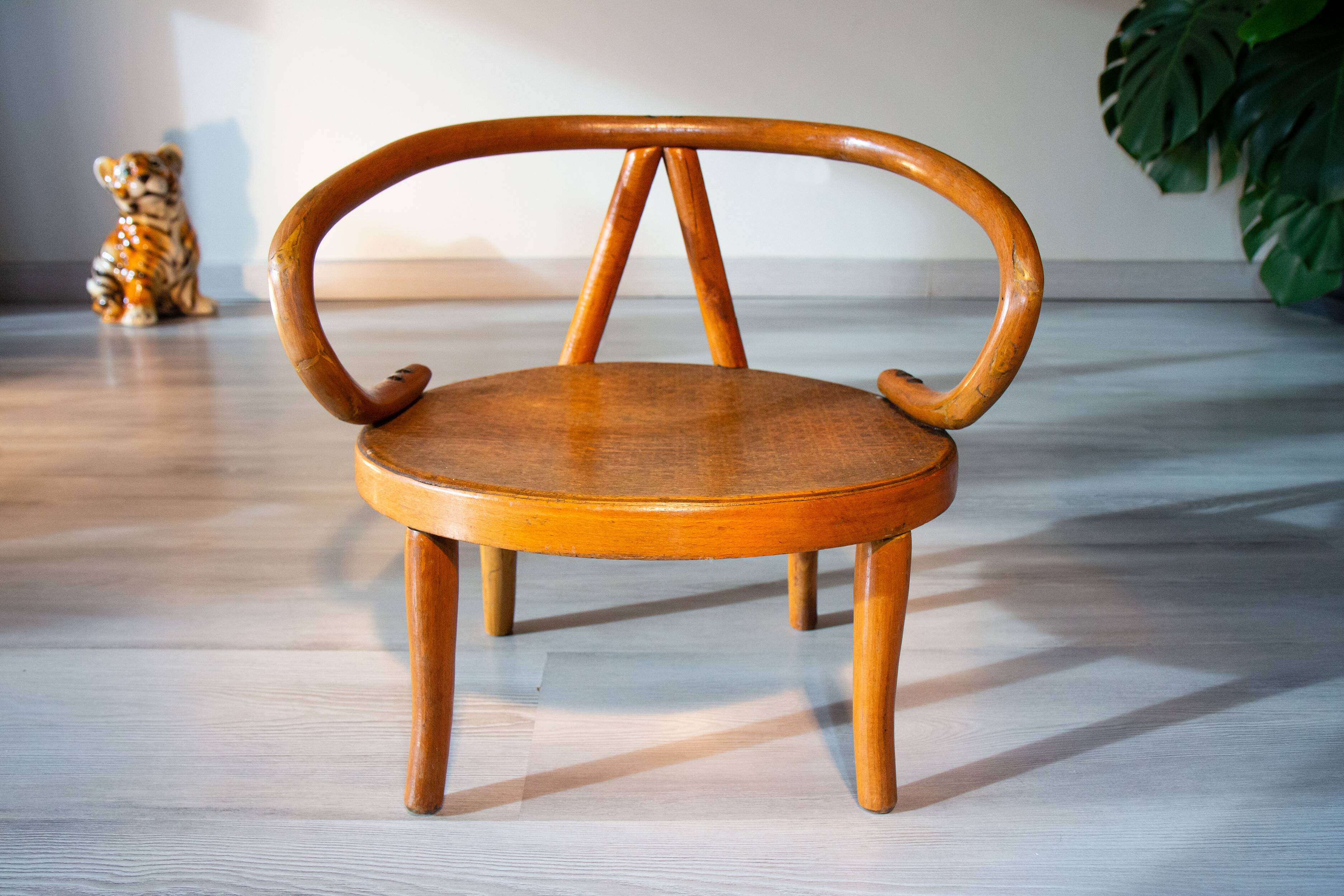 Le Corbusier style curved wood children's armchair, early 20th century