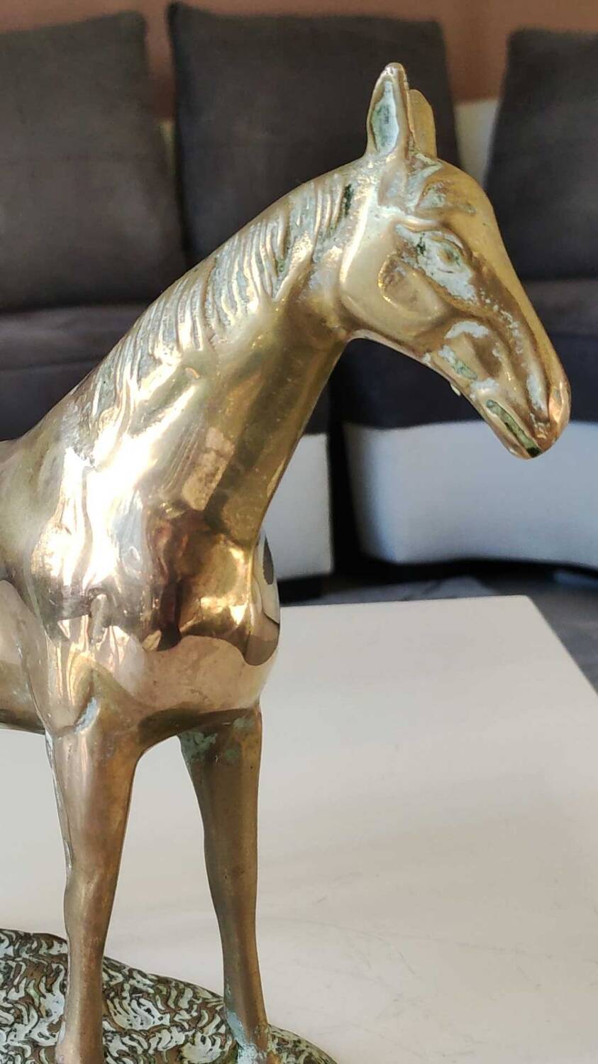 Large vintage sculpture Horse at rest, in solid brass. 22 x 30 cm