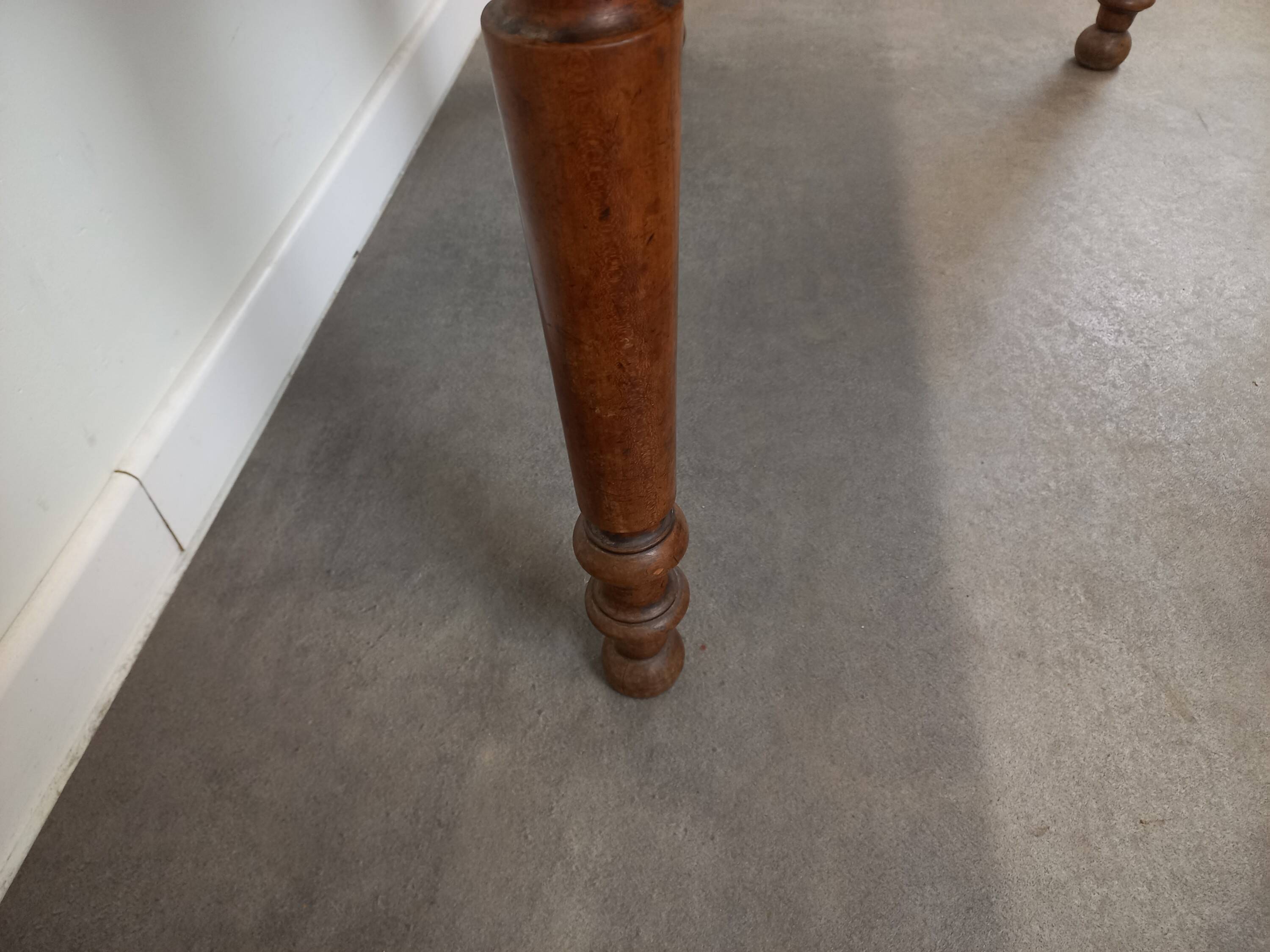 Table bistrot en noyer