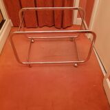 Coffee table with wheels and its two shelves give a smoked