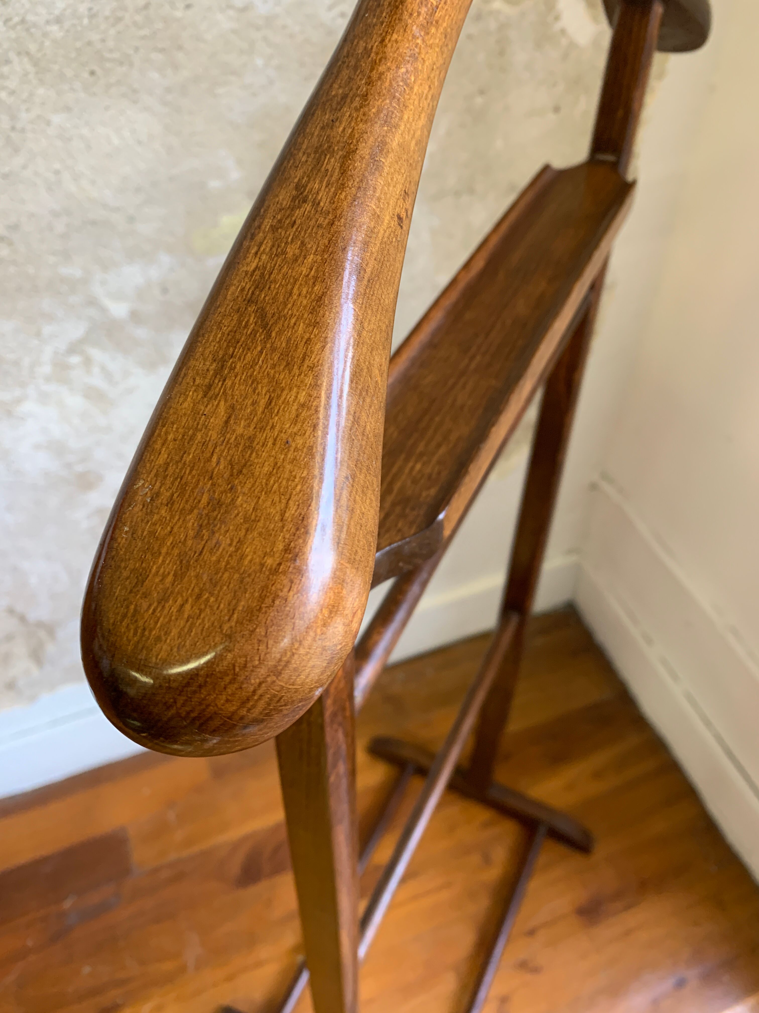 Wooden valet