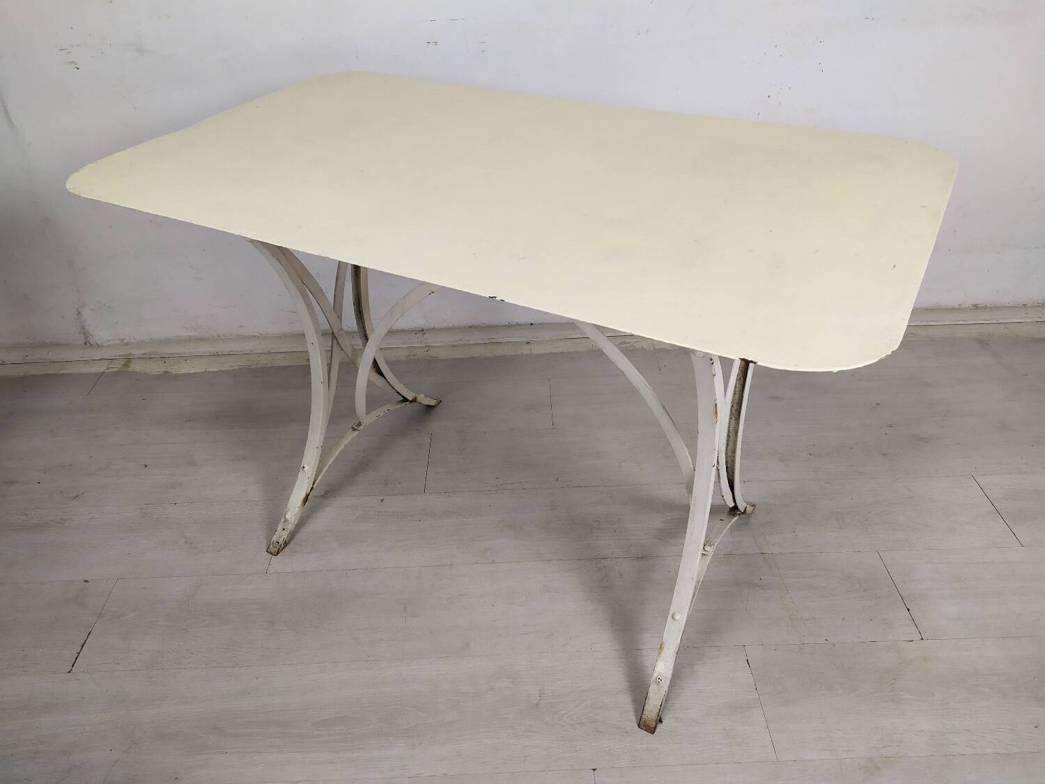 Table de jardin métal blanc