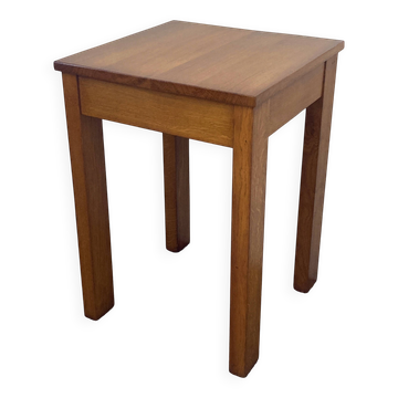 Small square table in solid oak, 50 × 50 cm