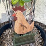Mechanical wooden hen