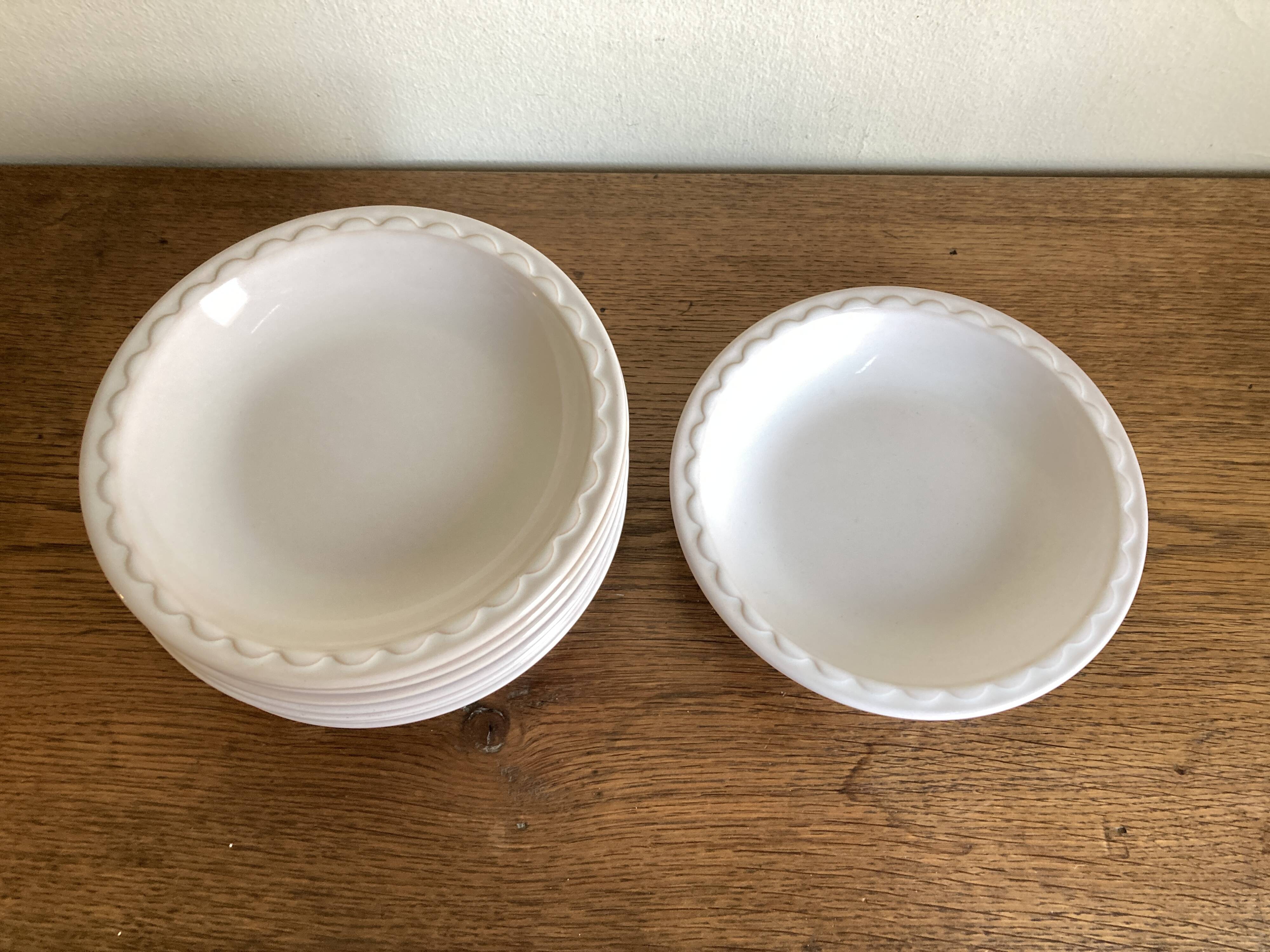 Set de 8 assiettes creuses Festons de Pierre Motton pour Gien 1970