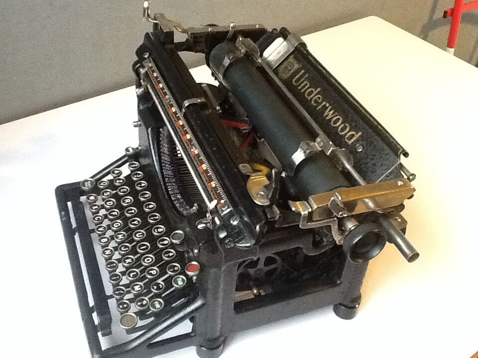 Machine à écrire ancienne Underwood n°3.12 in