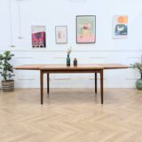 Henning Kjaernulf extendable table
