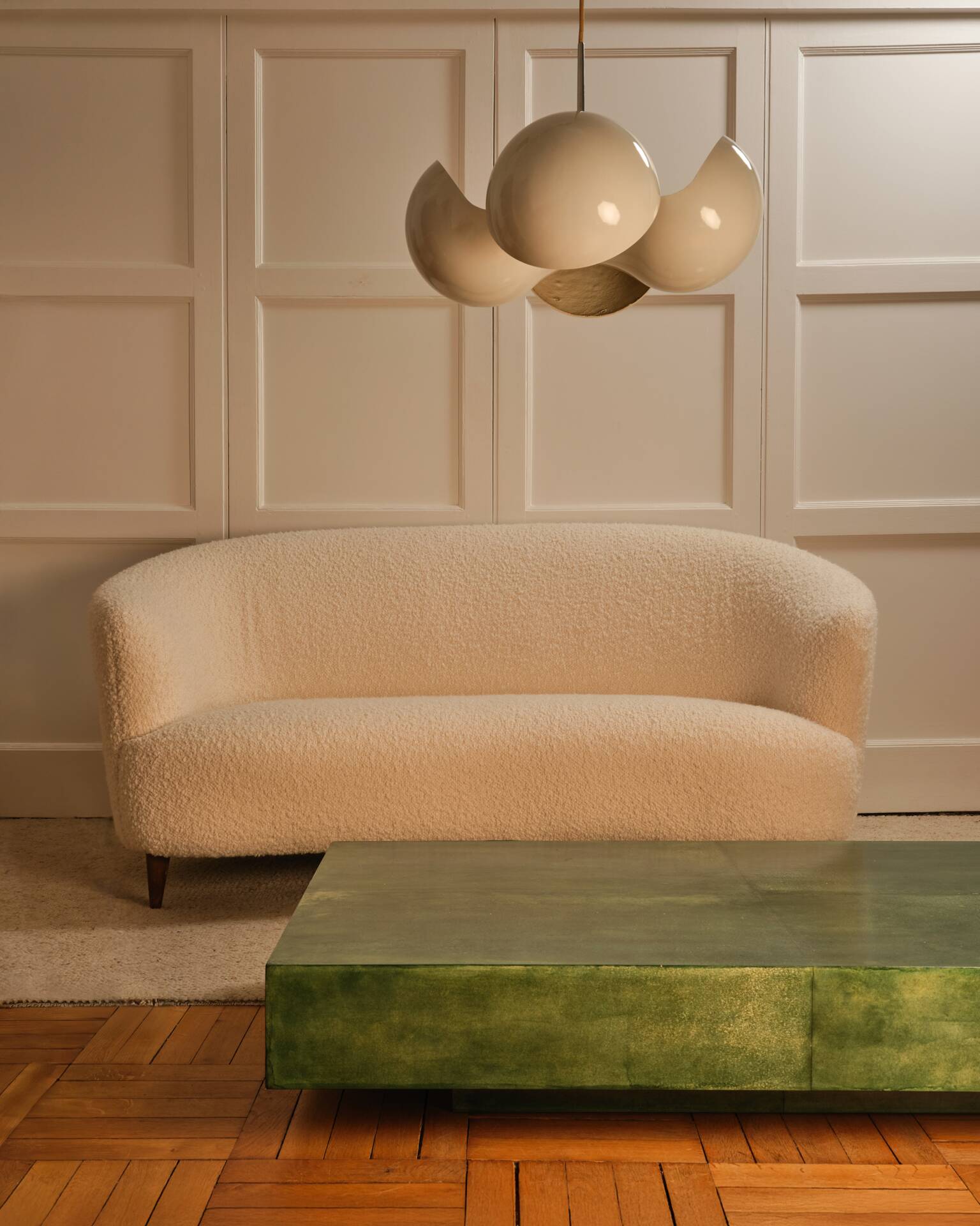 Curved sofa in the style of Maison & Jardin, 1940