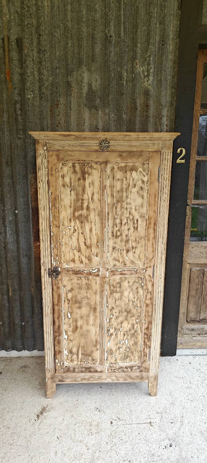 Parisian bonnetière wardrobe