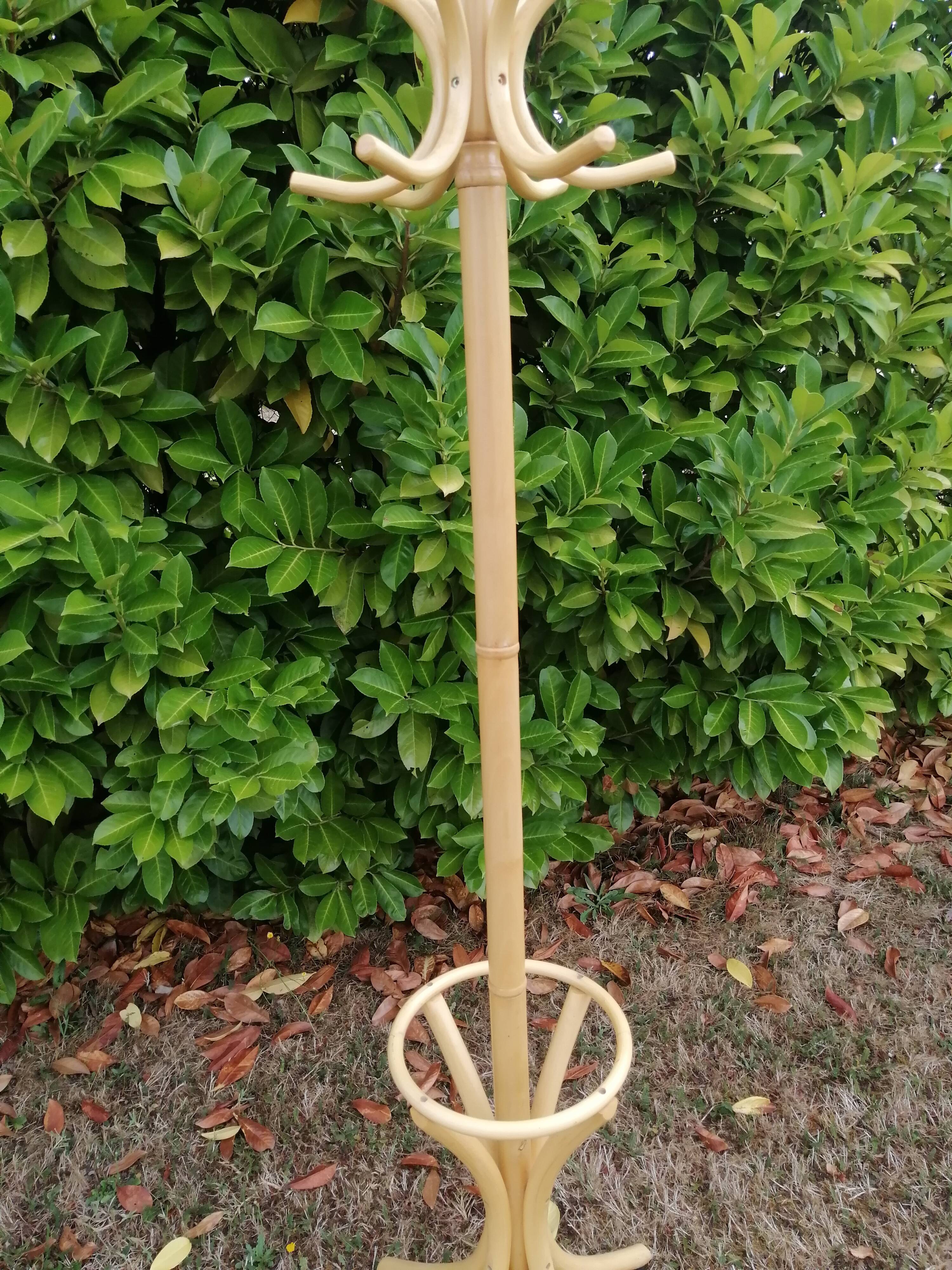 Coat rack on péroquet feet