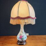 Porcelain table lamp with floral decoration